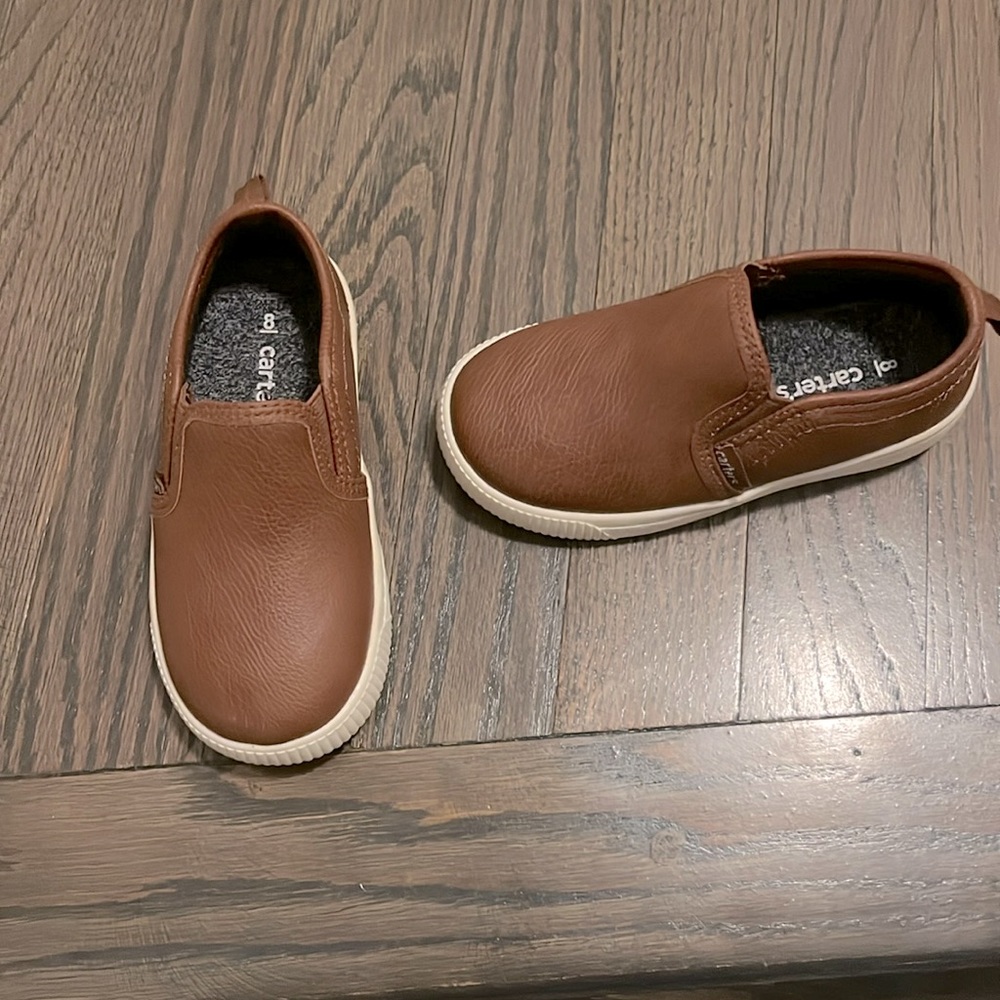 Carter’s 8 little kid brown pleather slides dressy and formal for little boys